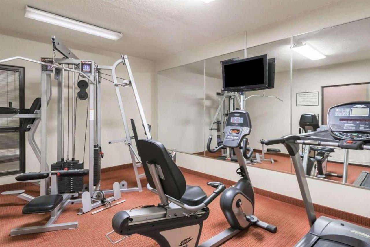 Baymont By Wyndham Kokomo Esterno foto