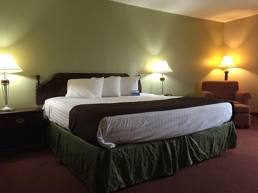 Baymont By Wyndham Kokomo Esterno foto