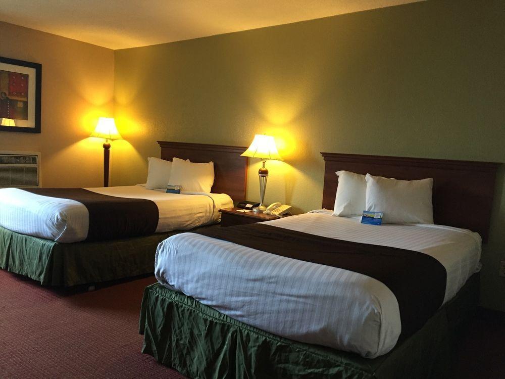 Baymont By Wyndham Kokomo Esterno foto