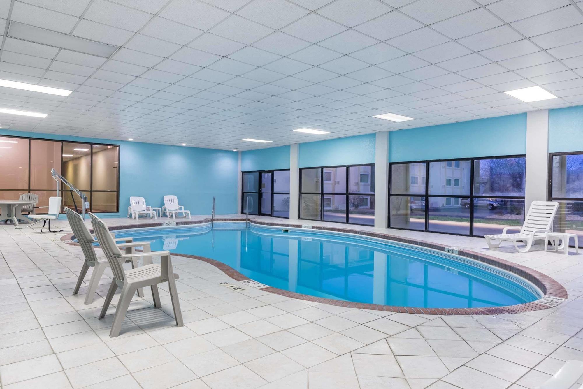 Baymont By Wyndham Kokomo Esterno foto