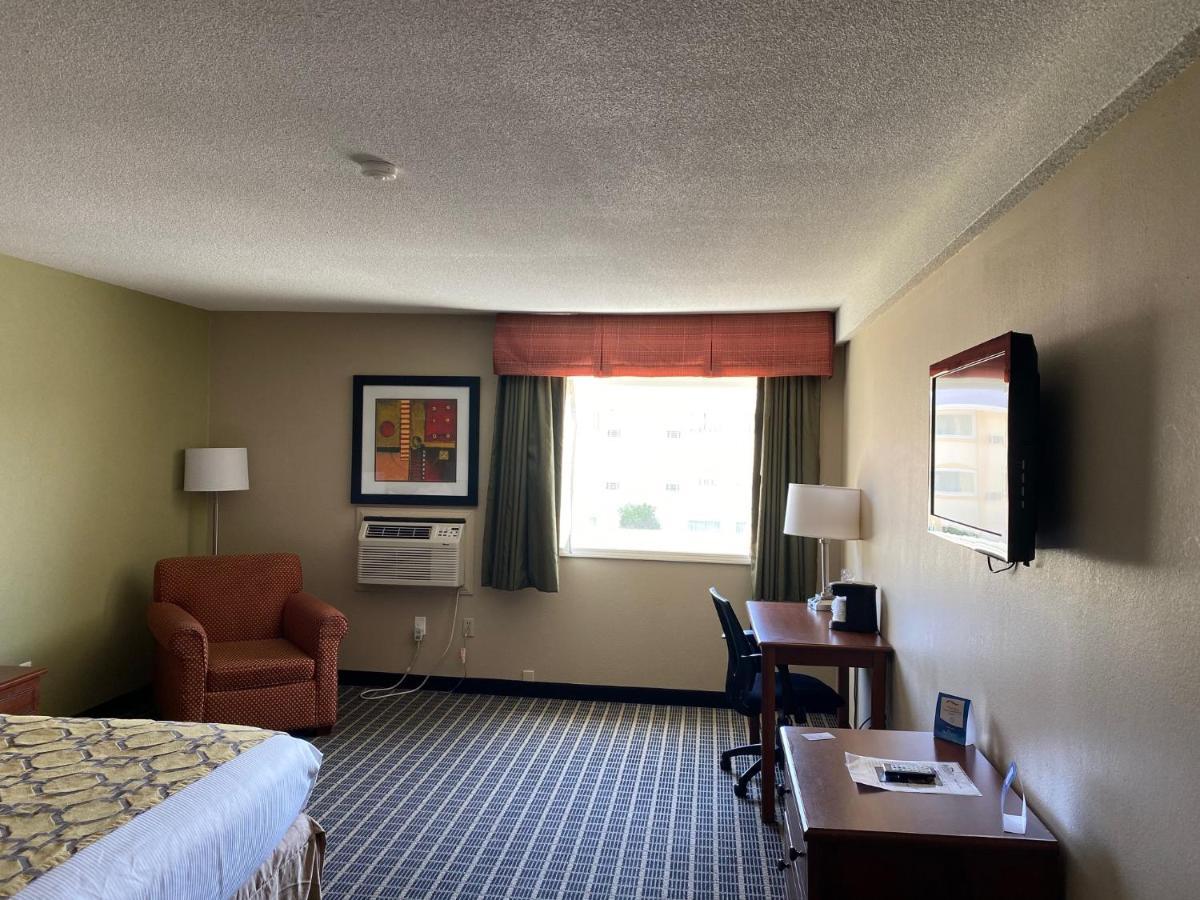 Baymont By Wyndham Kokomo Esterno foto