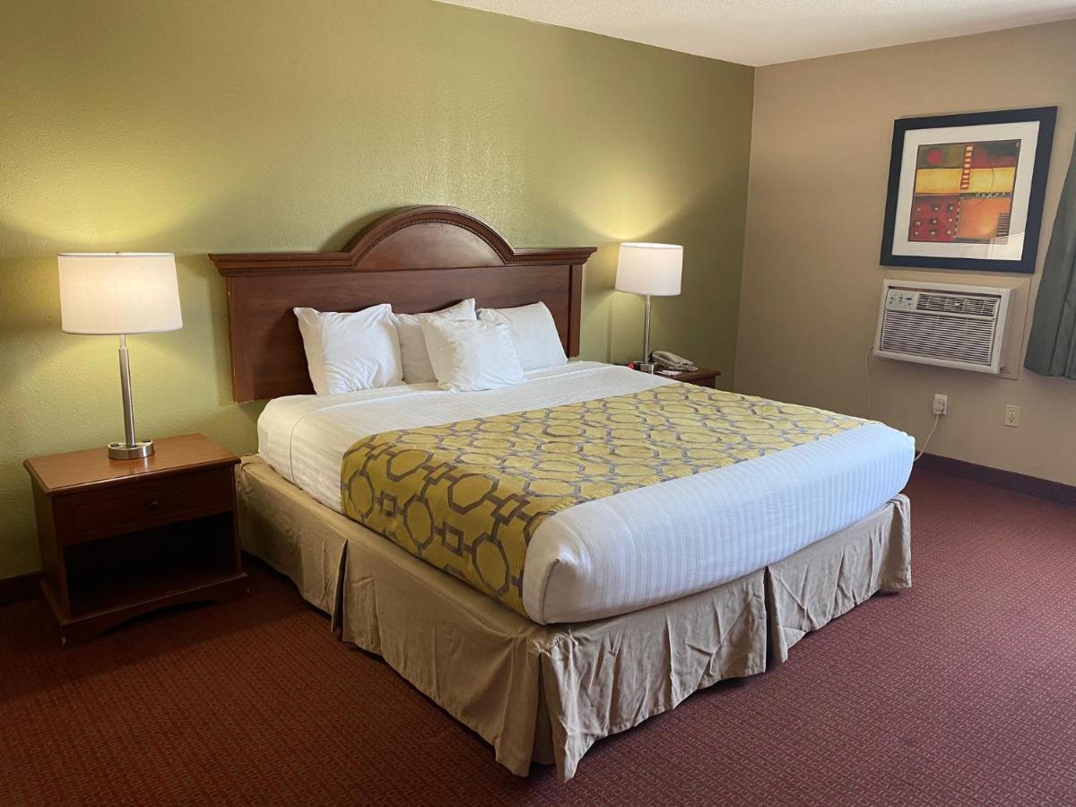 Baymont By Wyndham Kokomo Esterno foto